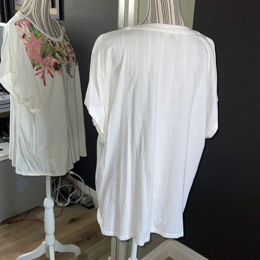 Tommy Hilfiger, 2X, floral top, stunning - Picture 6 of 6